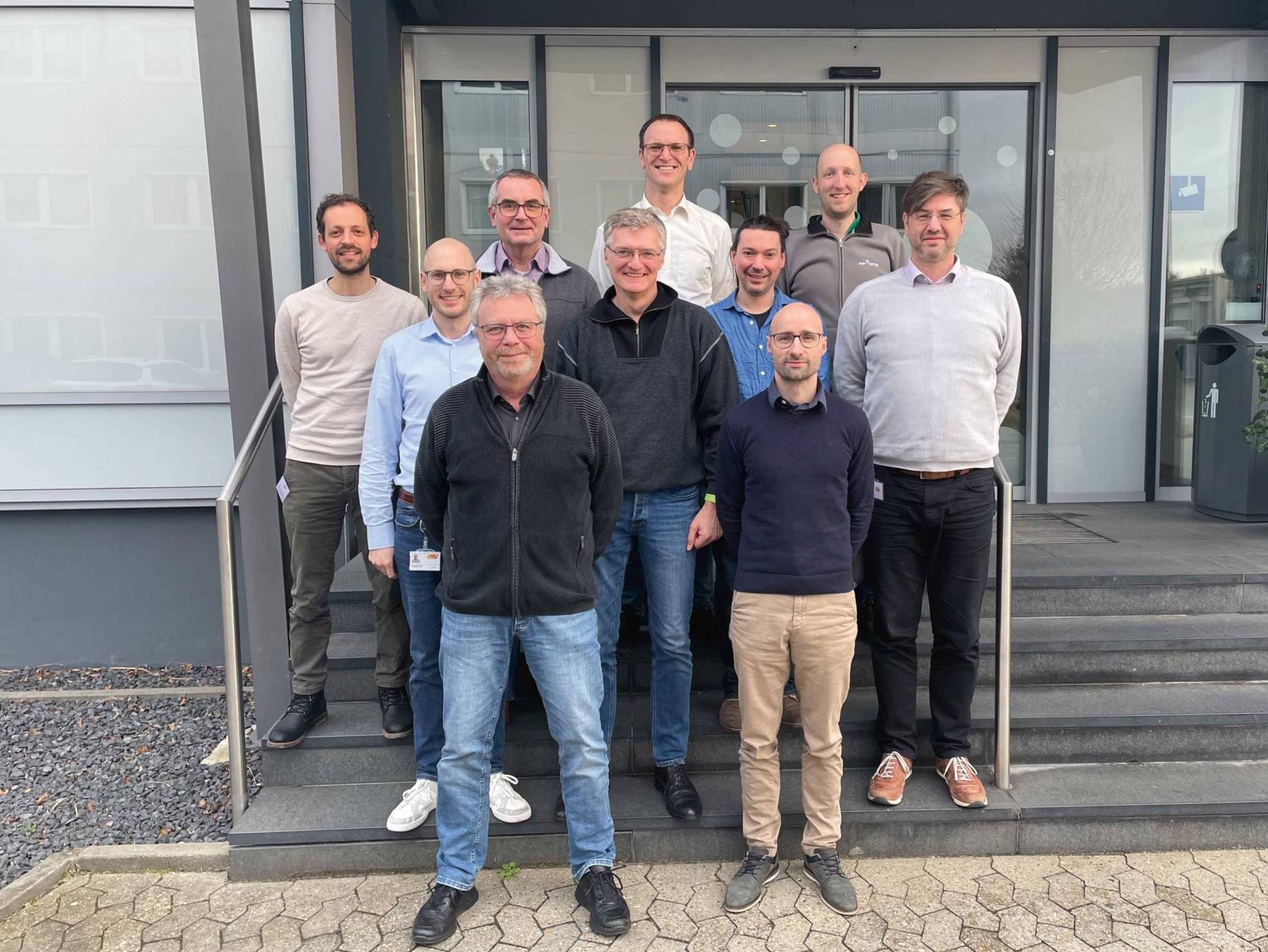 Das Project Planning Committee der OpenKonsequenz. Die Non-Profit-Genos­sen­schaft setzt sich für sichere, modulare und offene Software für Netzbetreiber ein.