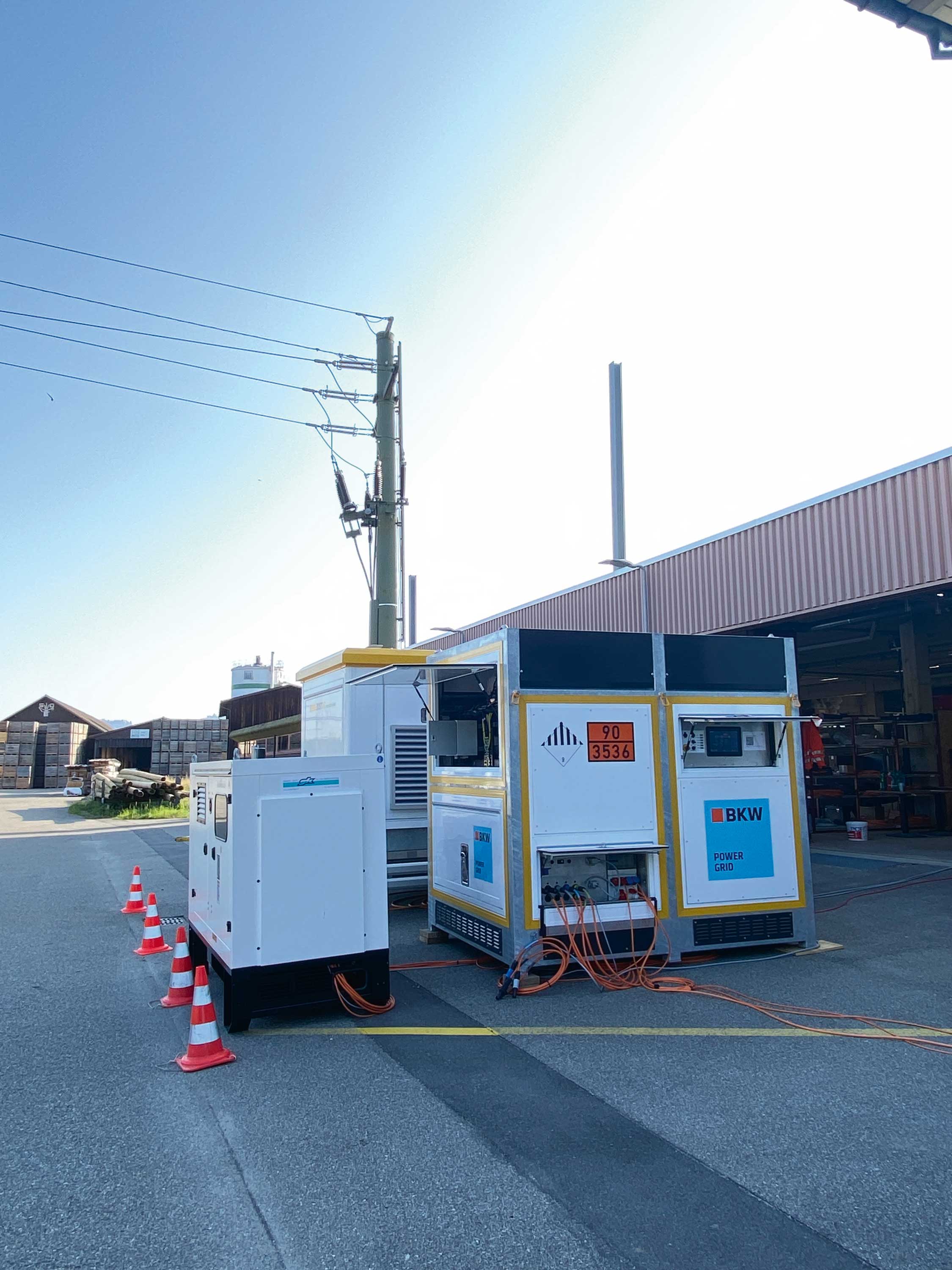 In Emmenmatt eingesetzte hybride Netz­ersatz­anlage.