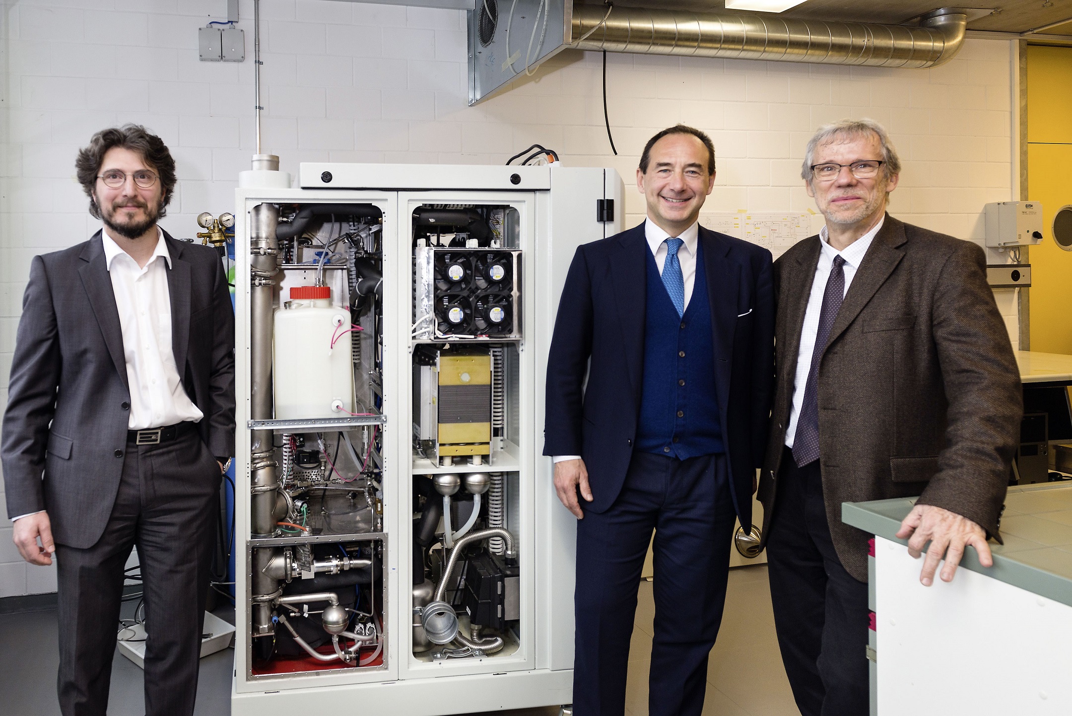 <strong>Figure 1</strong> Dr Nordahl Autissier, Senior Project Manager GRT Group, Prof. Eng. Luca Da Fabbro, CEO GRT Group, et Prof. Gabor Laurenczy, EPFL.