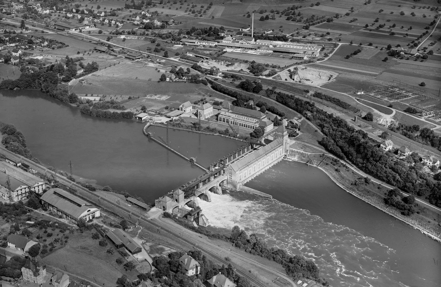 Elektrizitätswerk Laufenburg in 1953, fünf Jahre vor dem Errichten des «Sterns von Laufenburg», des späteren kontinentaleuropäischen Verbundnetzes.