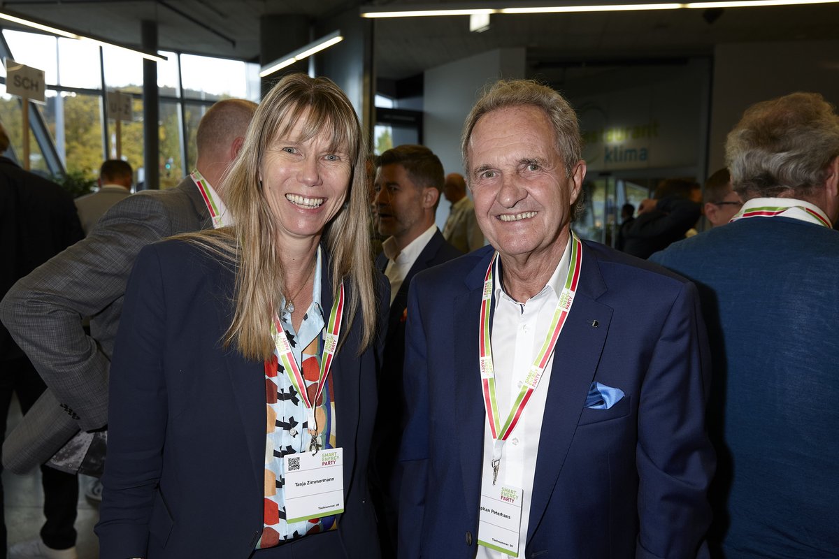 Tanja Zimmermann (Empa) und Stephan Peterhans (Schweizerische Public Affairs Gesellschaft).