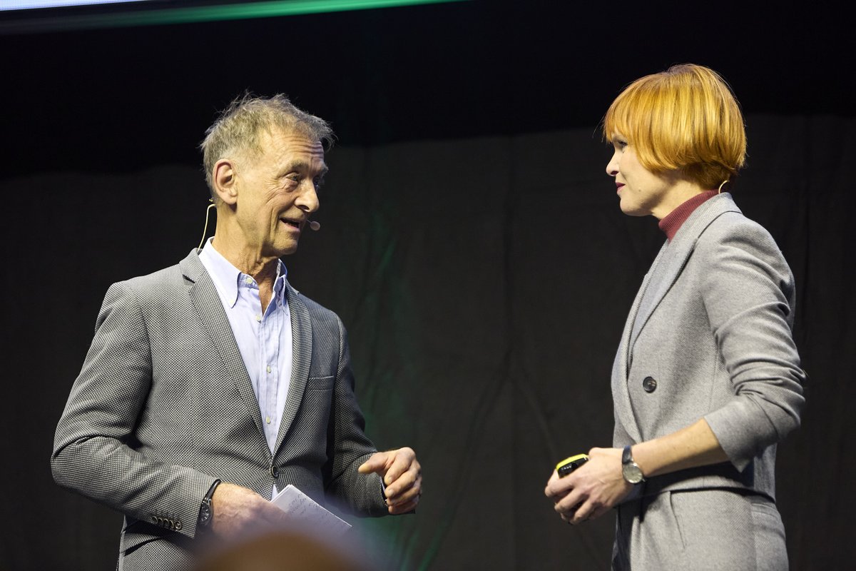 Andreas Messikommer beantwortet Fragen der SRF-Moderatorin Sandra Boner.