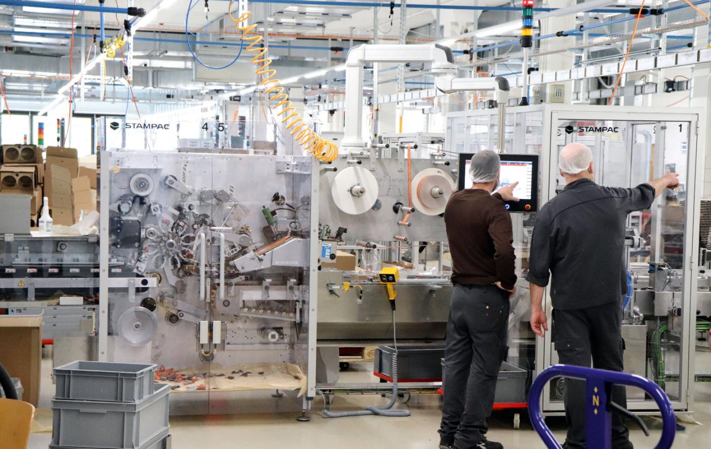 Blick in die Schokoladenfabrik. Die elektrischen Antriebe erzeugen Blindleistung.