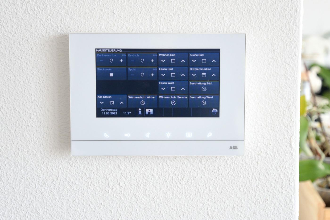 La commande centrale du logement et l’application Free@home d’ABB permettent de tout contrôler.