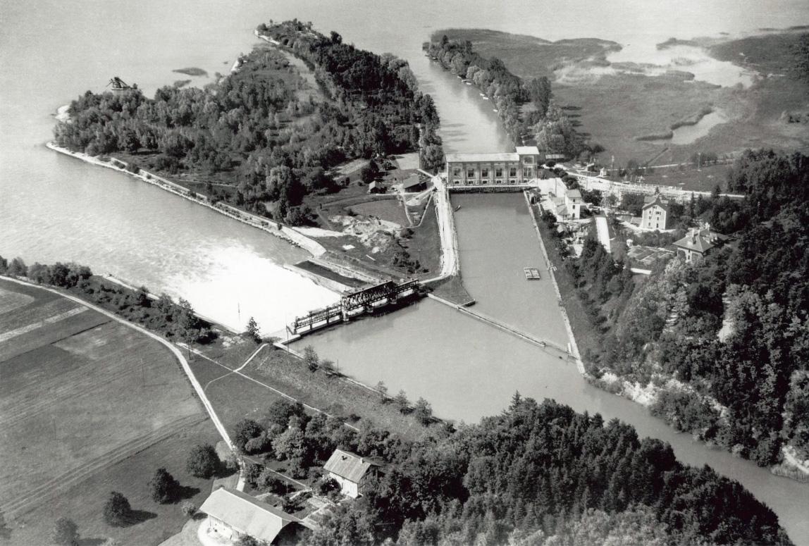 <strong>Figure 2</strong> La centrale hydroélectrique de Hagneck aux alentours de 1920.