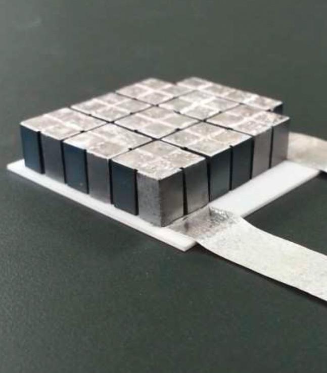 Module thermoélectrique développé à l’Empa qui, avec une différence de température de 800 °C, peut atteindre une densité de puissance pouvant aller jusqu’à 640 mW/cm².