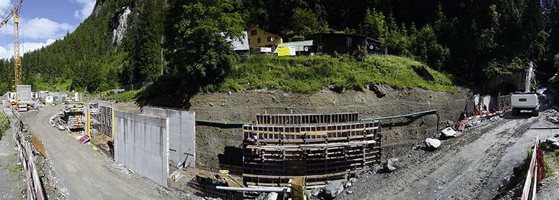 <strong>Bild 1</strong> An der Baustelle im Maderanertal sind die Bauarbeiten derzeit in vollem Gang.