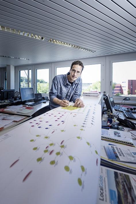 Christoph Eugster a appris les métiers d’électricien de réseau et de monteur électricien, avant de devenir responsable Réseaux chez EW Höfe. Il pourrait très bien imaginer retravailler «?au grand air?».