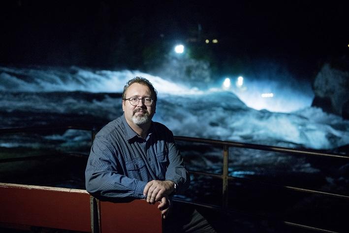 Patrick Frutig a su depuis tout petit qu’il voulait devenir électricien de réseau. Aujourd’hui, il est expert indépendant en éclairages publics.