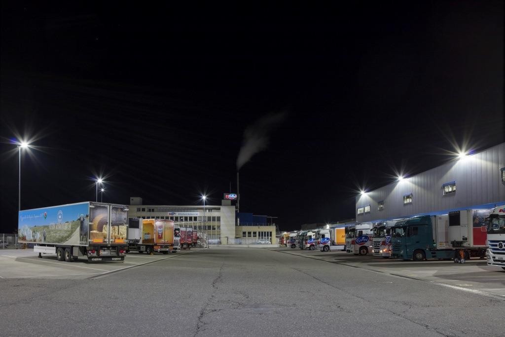 Das gleichmässige Licht im Verladebereich des Logistikcenters sorgt für eine angenehme Arbeitsatmosphäre.
