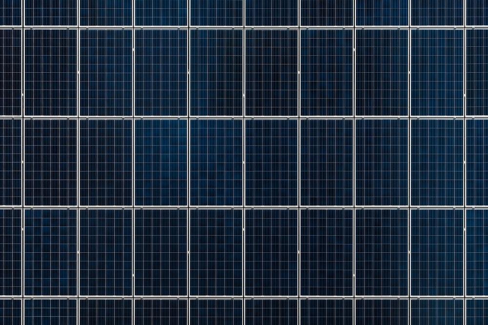 Viele Verbraucher werden ihren Strom zum Beispiel mit Solarpanels künftig selbst produzieren. Überschüssiger Strom muss ins Netz eingespeist werden.