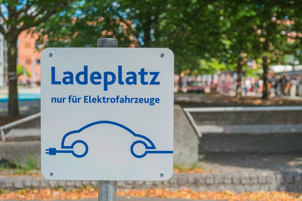 Diverse Faktoren, wie beispielsweise die Elektromobilität sorgen dafür, dass die Gesellschaft immer mehr Strom benötigt.