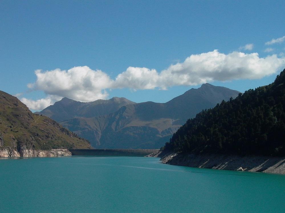 Könnte überschüssige Energie im Sommer in Stauseen gespeichert und im Winter wieder abgerufen werden?