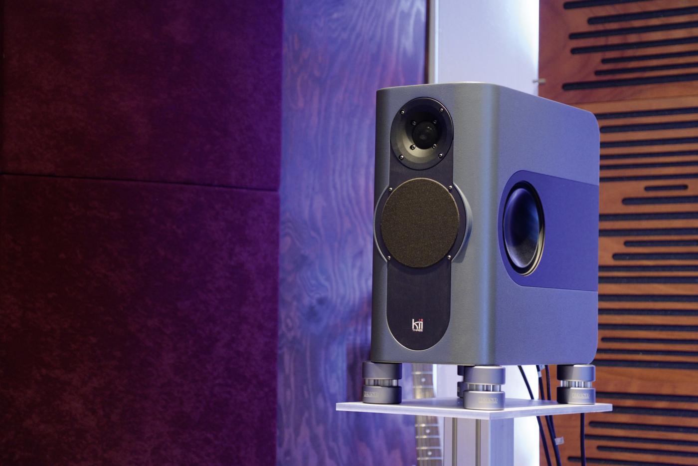 Klangliche Transparenz der Spitzenklasse: Ein digitaler Kii-Three-Aktivlautsprecher bei der Pro-Audio-Firma Crazy Rabbit in Alpnach Dorf.