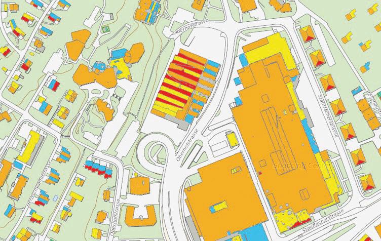 Auszug aus dem Solarkataster Luzern. Die Farben zeigen, wie gut sich ein Dach für eine PV-Installation eignet: rot = sehr gut geeignet (>1100 kWh/m2 pro Jahr); orange = gut geeignet (950–1100 kWh/m2 pro Jahr); gelb = mässig geeignet (800–949 kWh/m2 pro Jahr); blau = schlecht geeignet (200–799 kWh/m2 pro Jahr).