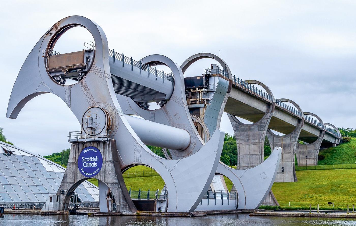 Équilibre: Comme pour cet ascenseur à bateaux de Falkirk, en Écosse, l’équilibre entre consommation et production d’électricité doit jouer.