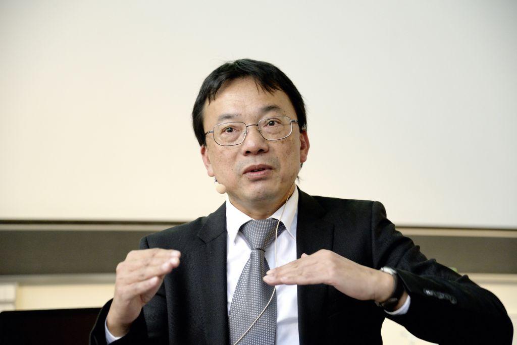 Lichtexperte Tran Quoc Khanh, TU Darmstadt, greift in seiner Forschung aktuelle Lichtthemen auf.