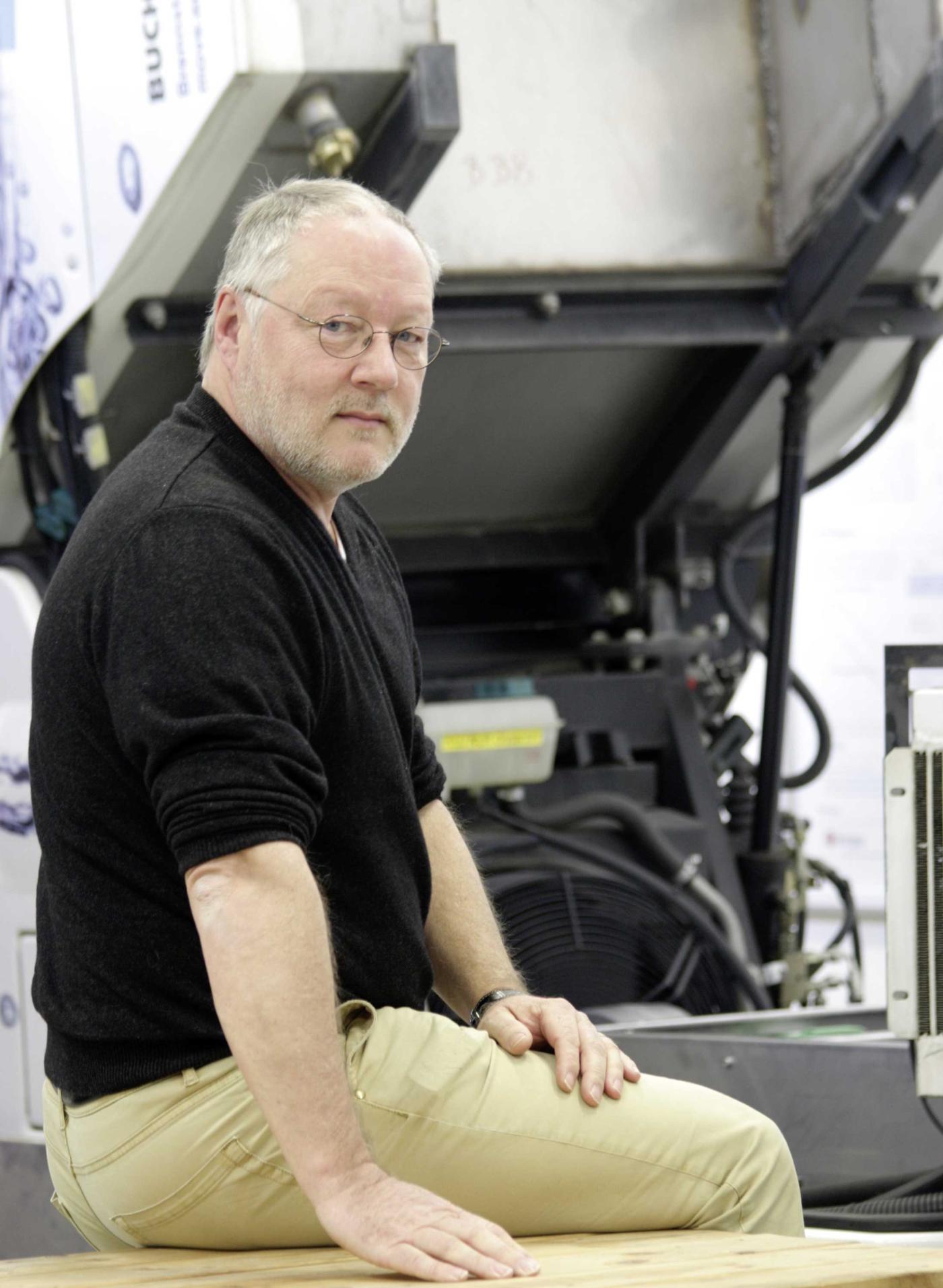 Christian Bach von der Empa analysiert die persönlichen Fahrten der Bevölkerung und entwickelt wasserstoffbetriebene Fahrzeuge zur Speicherung von Strom aus dem Netz.