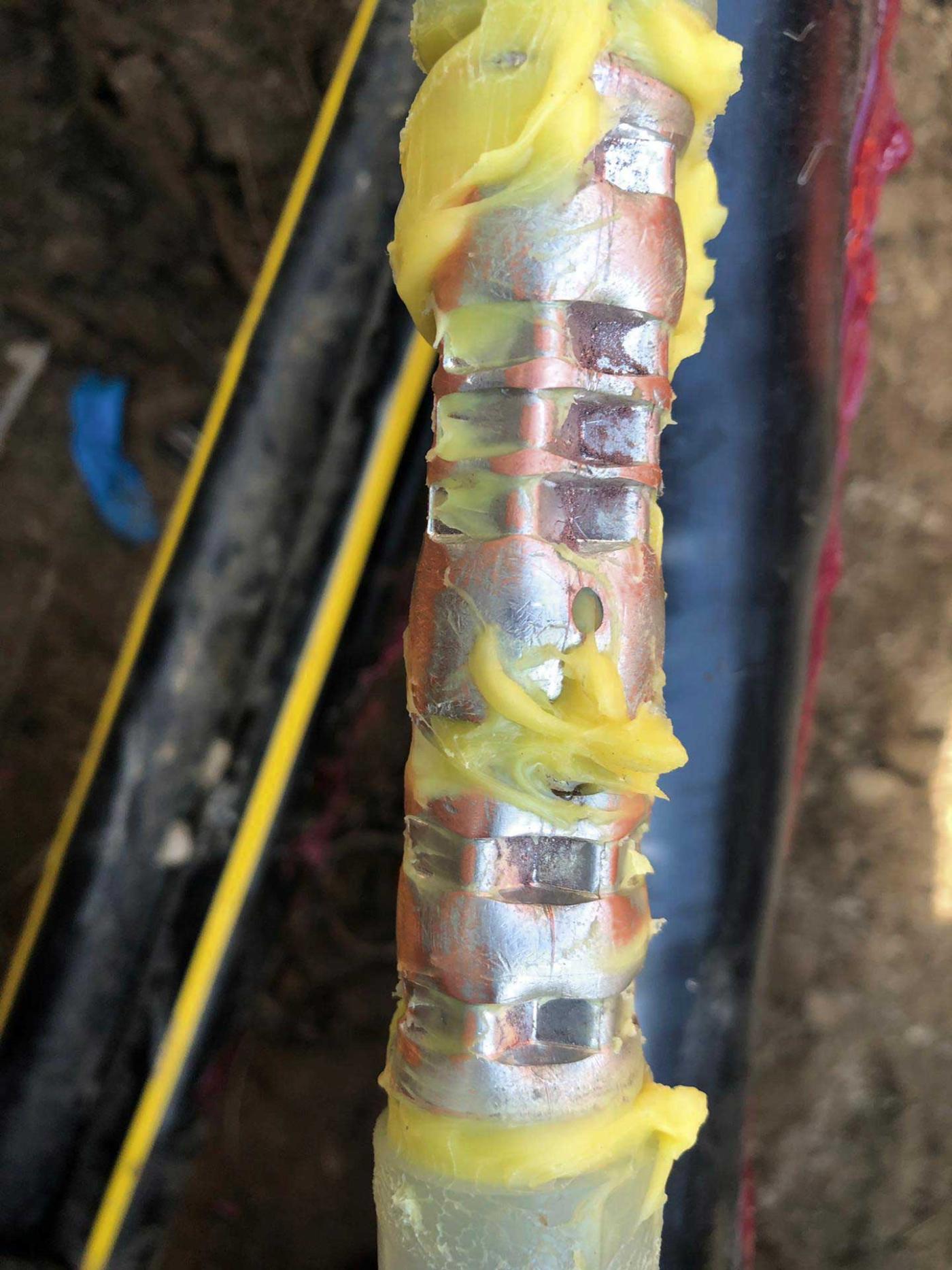 <strong>Bild 2</strong> Teilentladungen können beispielsweise durch die Verwendung eines falschen Presswerkzeugs entstehen.