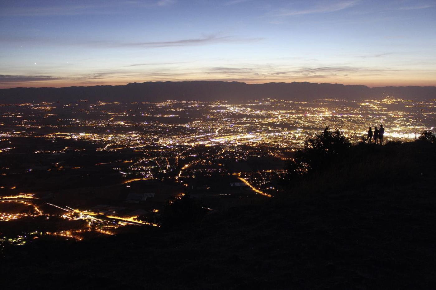 Pollution lumineuse de Genève vue du Salève.