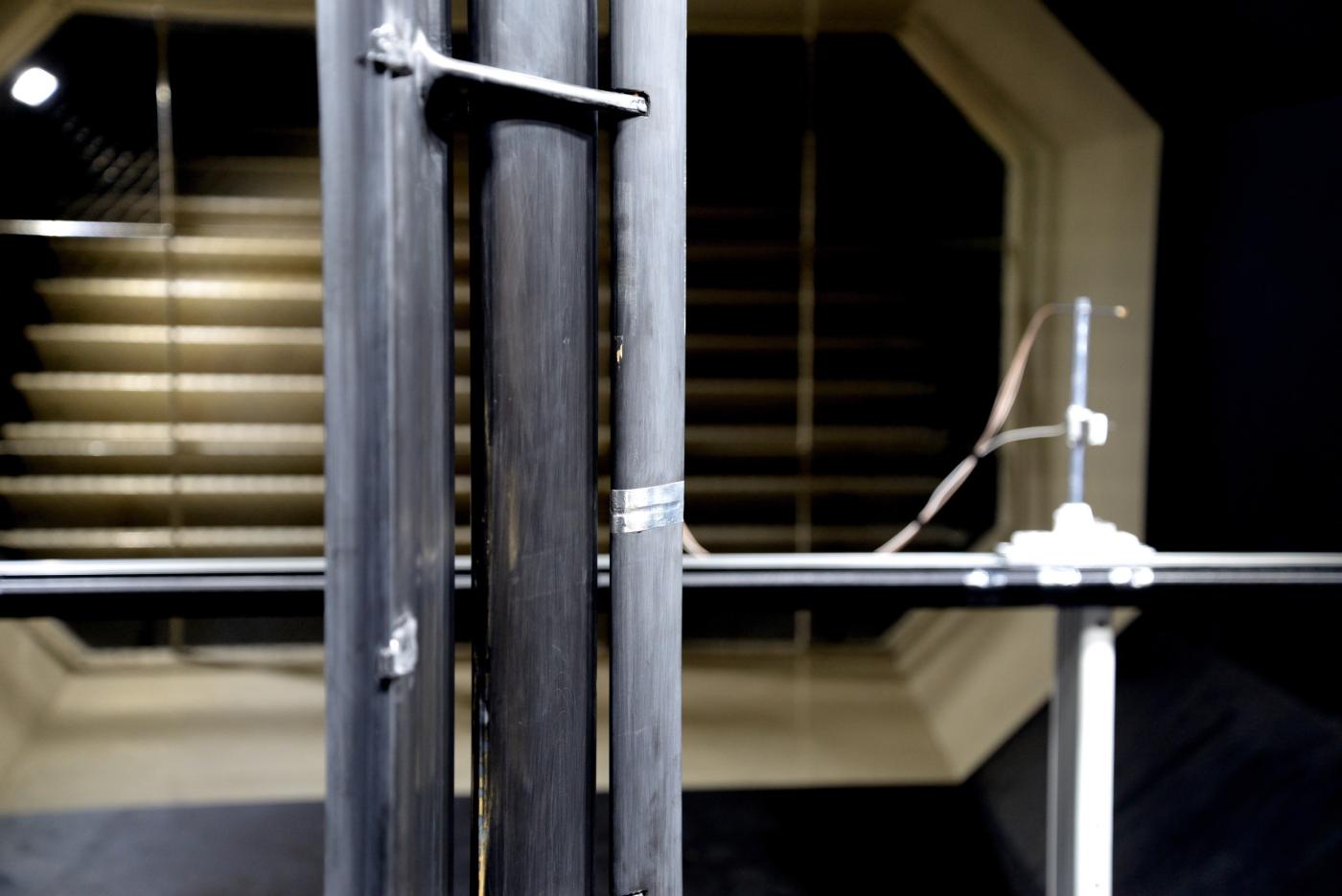 Optimierung im Windkanal: Ein Multiprofil-Flügel von Skypull vertikal im Windkanal der ETH Zürich installiert.