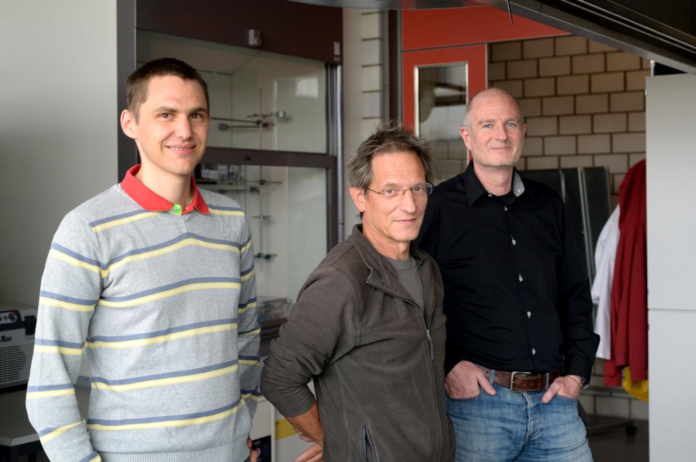 Energie- und Materialwissenschaftler: Forscher der Critical Materials and Resource Efficiency Group in ihrem Labor an der Empa St. Gallen. Von links: Harald Desing, Rolf Widmer und Marcel Gauch.