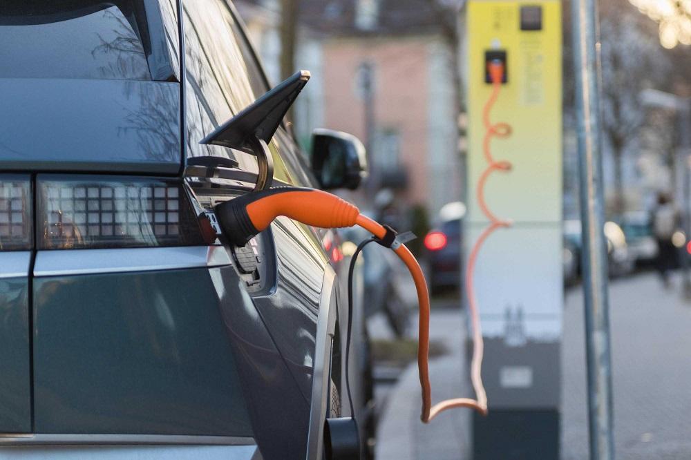 Treiber der Stromnachfrage: Die Abkehr von fossilen Energiequellen führt zu einer Elektrifizierung der Mobilität sowie der Gebäudeheizung und -klimatisierung. Die Nachfrage nach aus erneuerbaren Energiequellen gewonnenem Strom wird in Zukunft stark steigen.