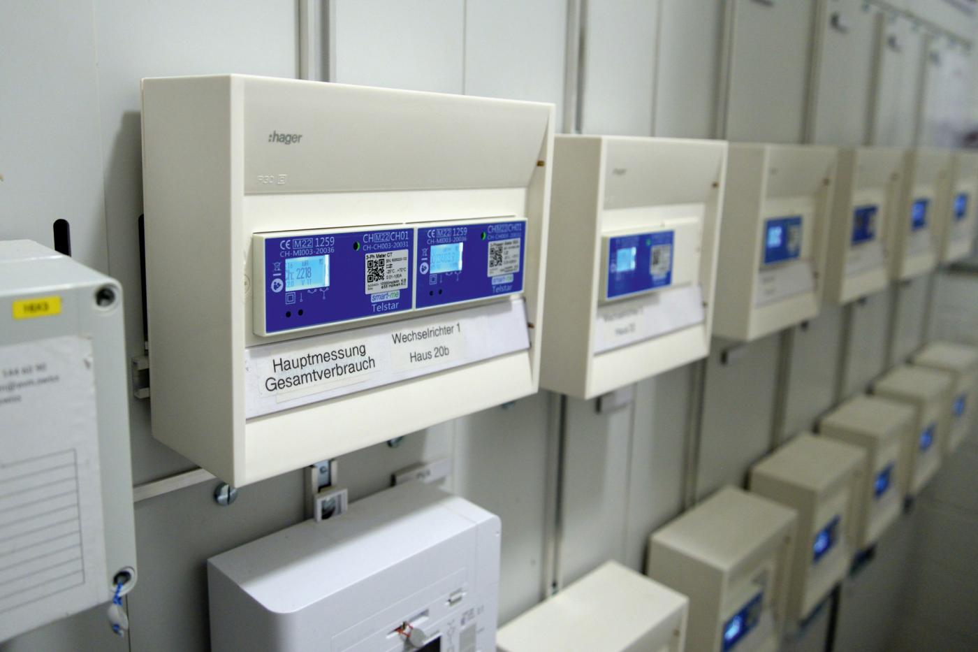 Saisir les flux d’énergie: les données des compteurs électriques des installations de production et des consommateurs sont utilisées pour l’optimisation des flux énergétiques.