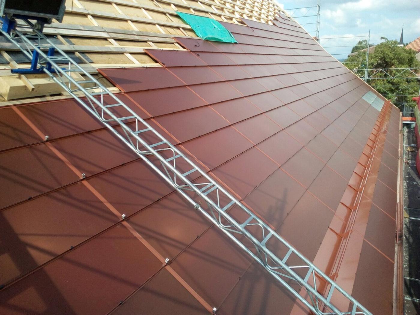 Les panneaux photovoltaïques remplacent avantageusement les tuiles.