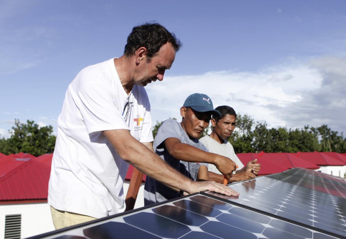 Électriciens sans frontières privilégie au maximum l’utilisation des énergies renouvelables, comme ici aux Philippines en 2016.