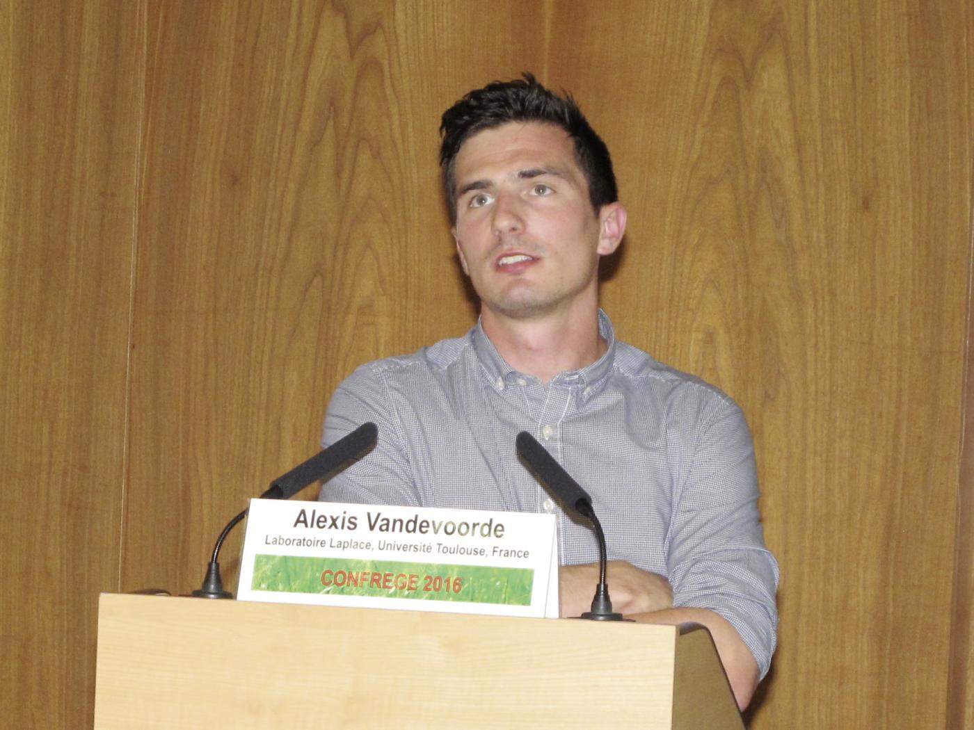 Alexis Vandevoorde, Laboratoire Laplace, Université de Toulouse (France), étudie l’impact environnemental et énergétique des systèmes d’éclairage modernes.