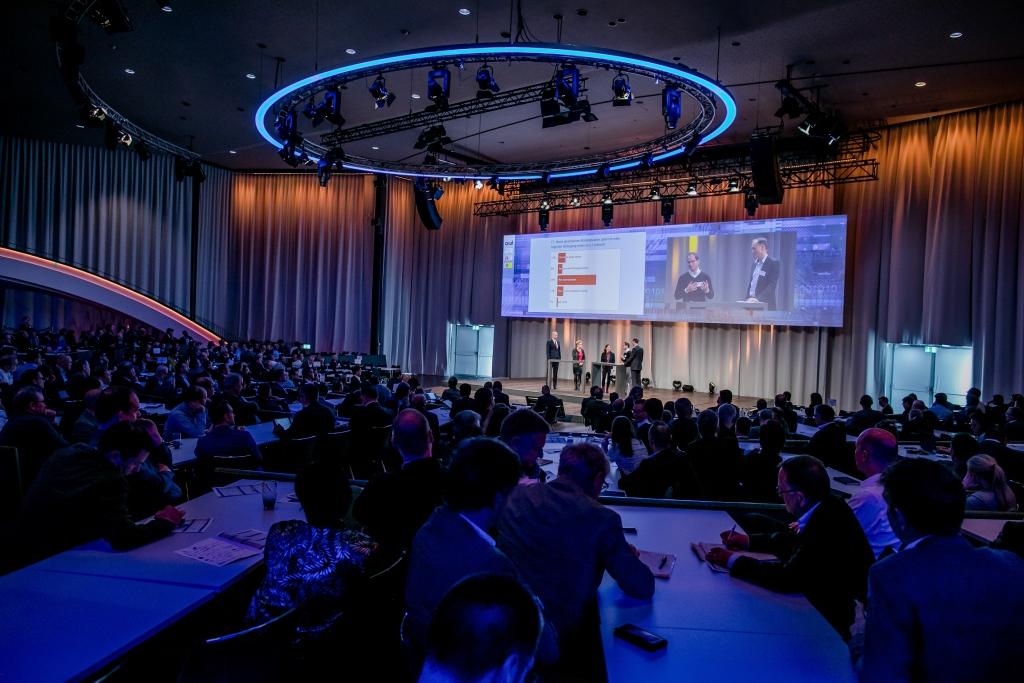 Podiumsdiskussion: Prof. Peter Kirchschläger, Edith Graf-Litscher, Florence Boinay, Prof. Dominik Herrmann, Frank Henschke (v.l.).