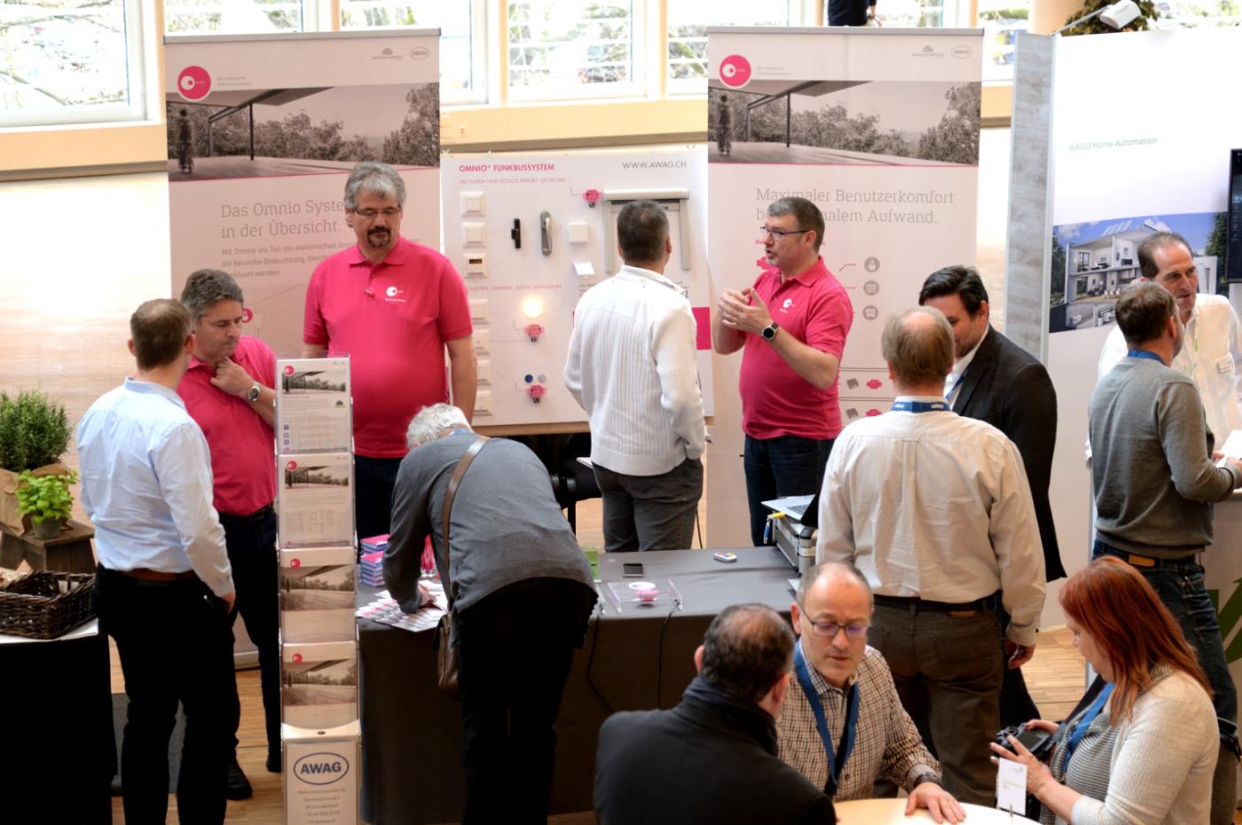 An der begleitenden Ausstellung hatte man Gelegenheit, neue Smart-Home-Systeme kennenzulernen.