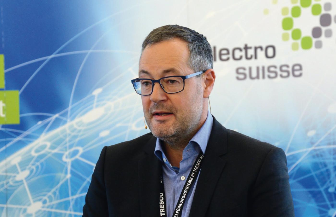 Matthieu Paturet erhielt vom Electrosuisse-Direktor Markus Burger den ersten Electrosuisse ETH Student Award.