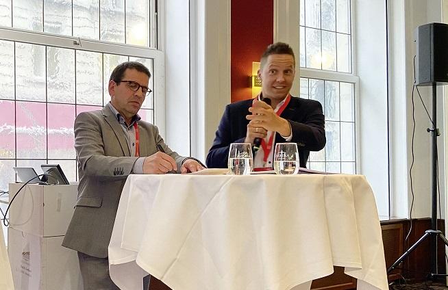 Die Nationalräte Matthias Jauslin (FDP/AG) und Christian Imark (SVP/SO) in der Diskussion.