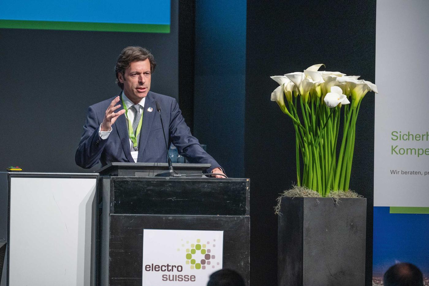 IEC-Generalsekretär Philippe Metzger überbringt Grüsse aus Genf.
