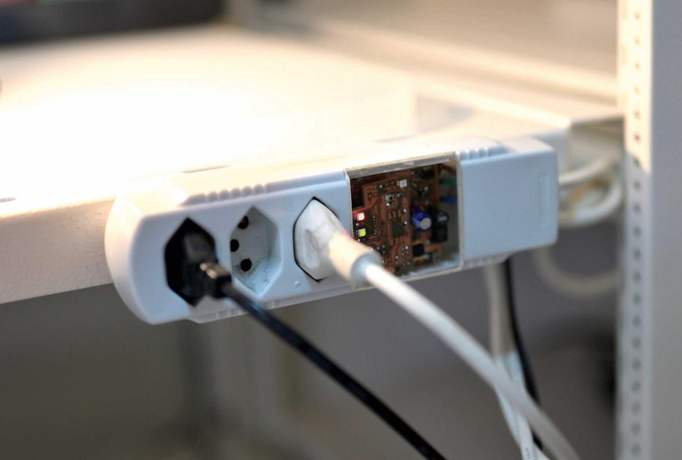 Eine an der HSLU entwickelte Stromleiste, mit der anhand des Stromverbrauchs Aussagen über das Bewohnerverhalten gemacht werden können.