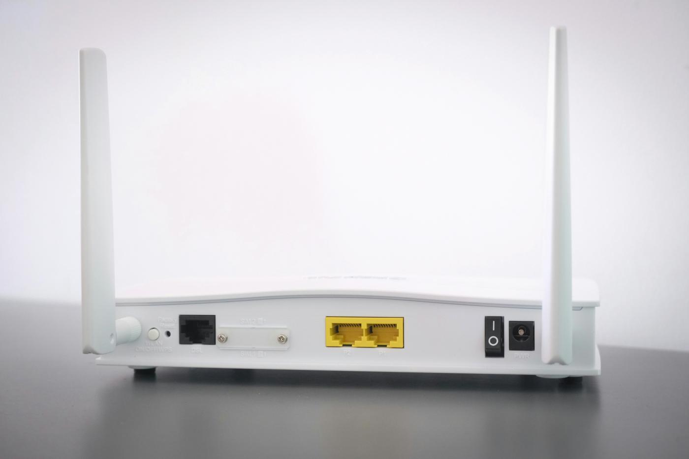 <b>Points d’attaque:</b> les routeurs sont rarement perçus comme des dispositifs IoT, même s’ils constituent l’une des cibles principales des cyberattaques IoT. Un point faible typique: les mots de passe dont le niveau de sécurité est insuffisant.