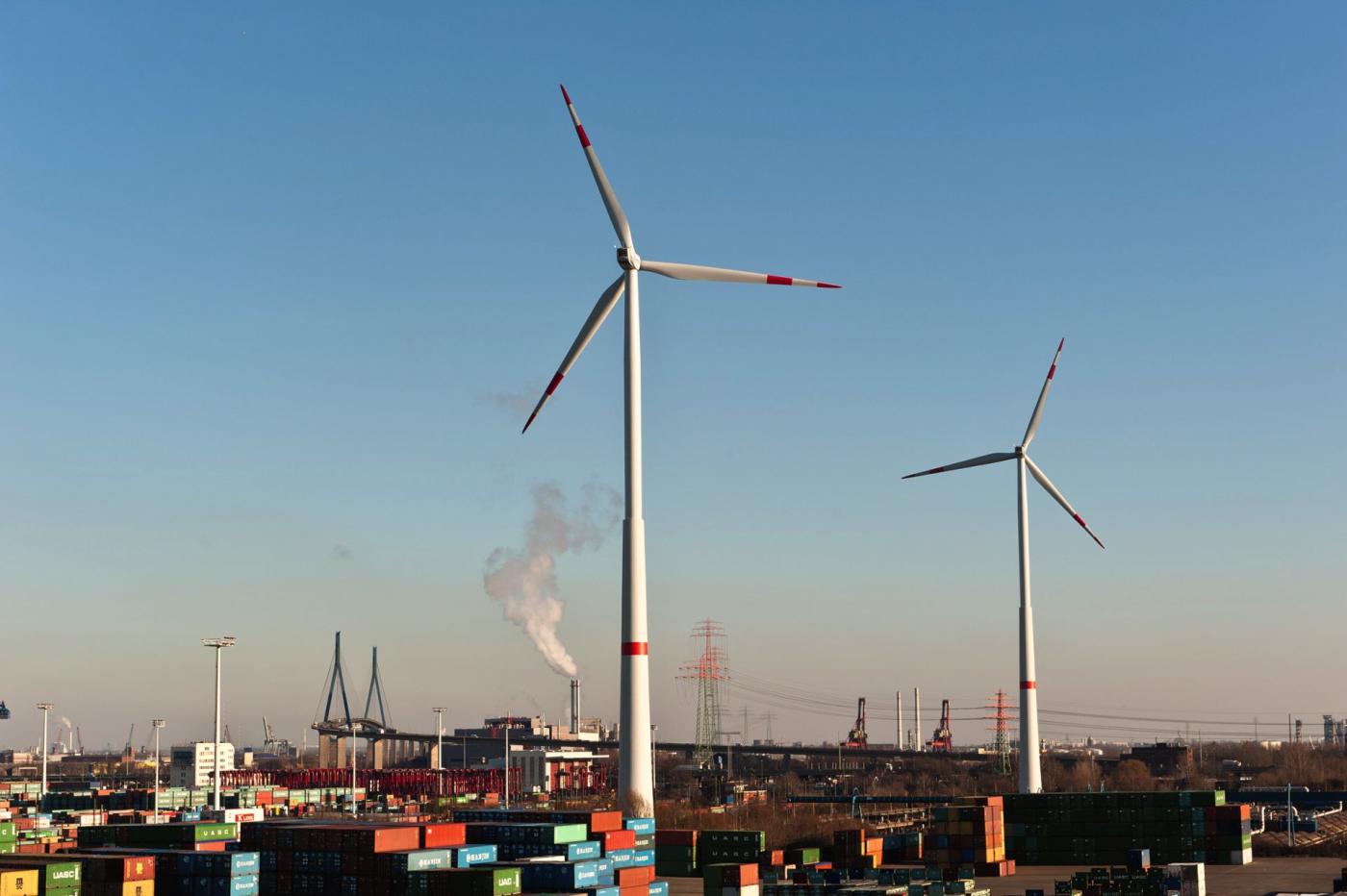 Windanlagen im Hamburger Hafen. Bild: Hamburger Energiewerke GmbH/Ulrich Mertens