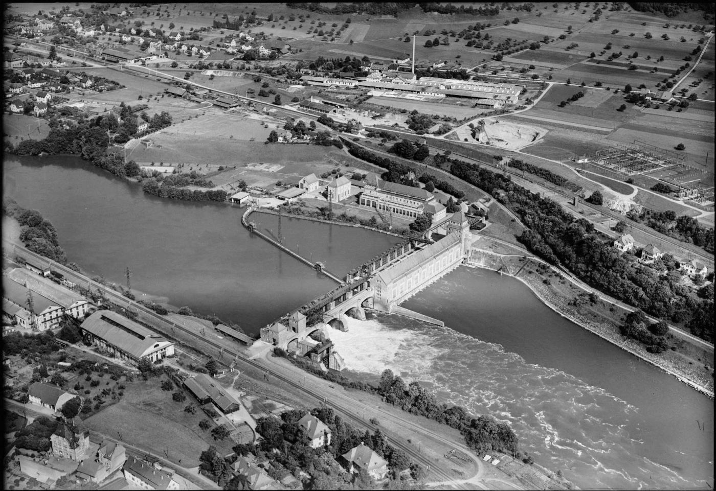La centrale électrique de Laufenburg en 1953, cinq ans avant la création de l’«étoile de Laufenburg», qui est à l’origine du réseau interconnecté de l’Europe continentale.
