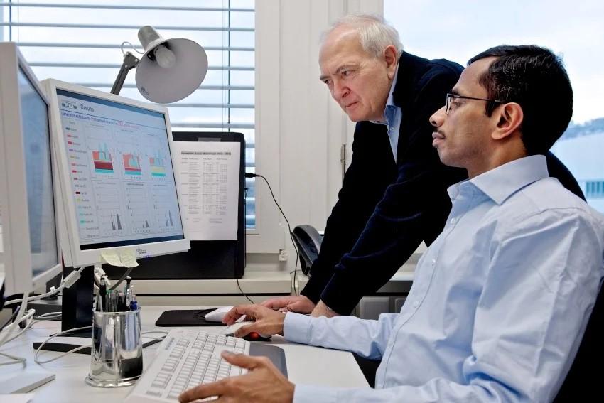 Stefan Hirschberg, ancien responsable du<nbsp>&nbsp;</nbsp>LEA, et Kannan Ramachandran, scientifique au sein du groupe<nbsp>&nbsp;</nbsp>EEG au<nbsp>&nbsp;</nbsp>LEA.