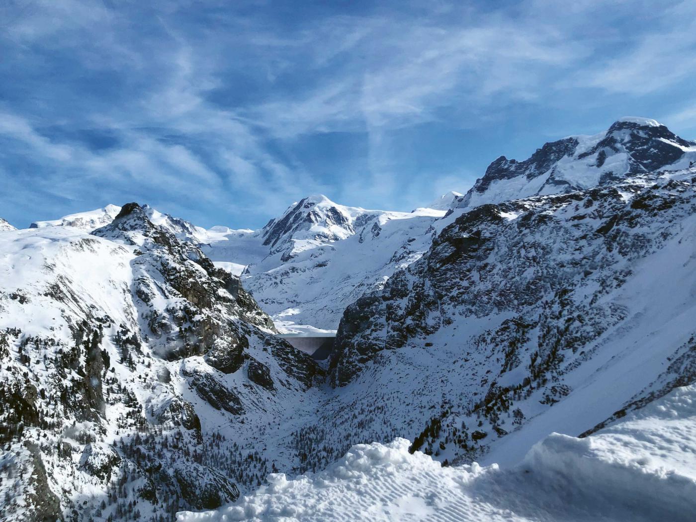 Le projet Gornerli ne prévoit pas de centrale hydroélectrique, mais une station de pompage souterraine reliée au complexe hydroélectrique de <span class="nowrap">Grande</span> <span class="nowrap">Dixence.</span> L’eau sera notamment turbinée à la centrale de <span class="nowrap">Bieudron.</span>