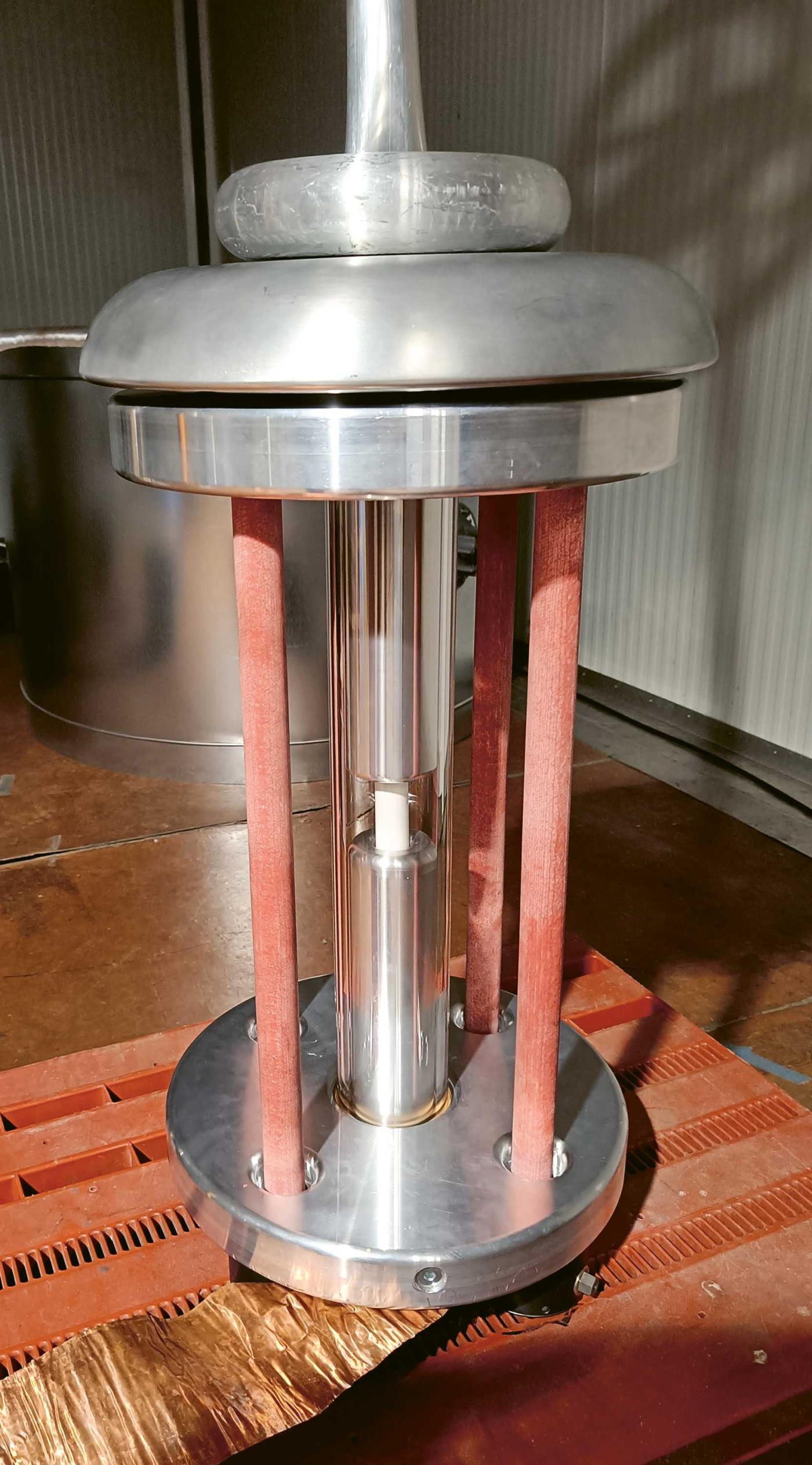 <strong>Bild 2</strong> Durch Cigre WG D1.78 entwickelte modulare Testzelle, die den Einbau von Defektarten erlaubt und reproduzierbare Messungen ermöglicht.