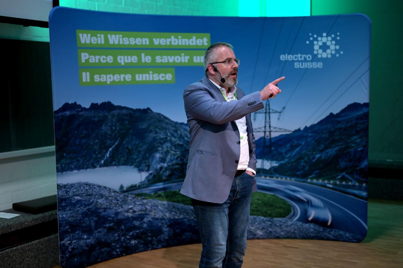 Adrian von Mühlenen wies auf die Vorteile des digitalen Produktpasses hin.