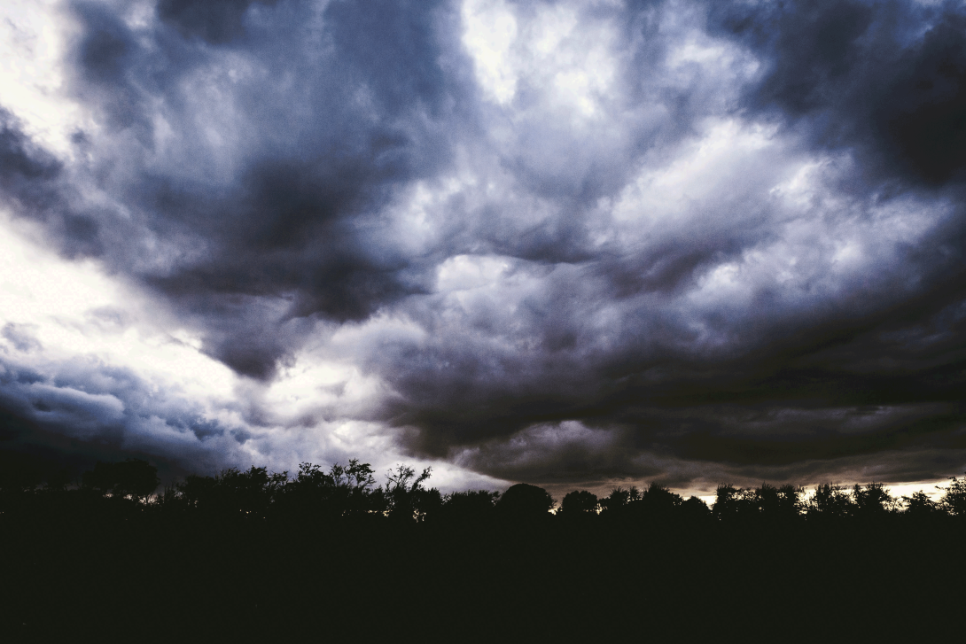 Les nuages noirs s’amoncellent
