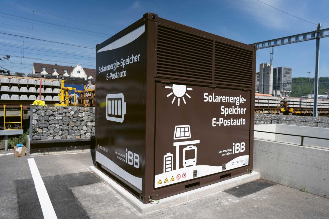 Die Energie der Sonne bewegt Elektrobusse